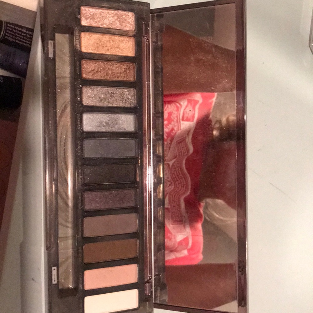 Naked Smokey eyeshadow palette